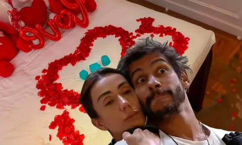 
					Record faz piada com namoro de Michelle e Shia em A Fazenda 17
				
				