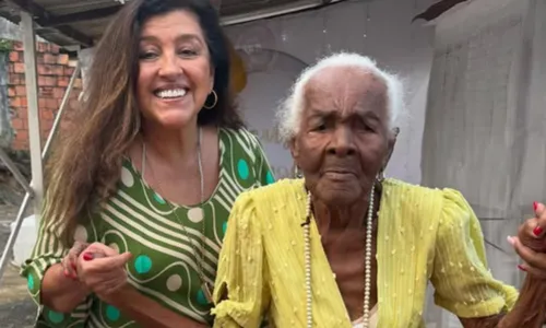 
					Regina Casé participa de festa de 100 anos em Salvador e se declara
				
				