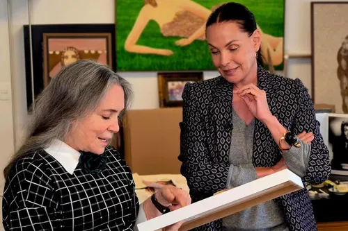 
				
					Regina Duarte e Carolina Ferraz selam a paz após briga por política
				
				
