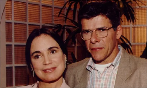 
					Regina Duarte revela 'amor platônico' por ator de 'História de Amor'
				
				