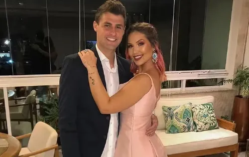 
					Relembre os namorados famosos de Virginia Fonseca
				
				