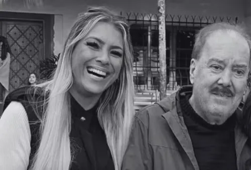 
					Renata Fan cai no choro ao vivo ao falar da morte do pai; VÍDEO
				
				