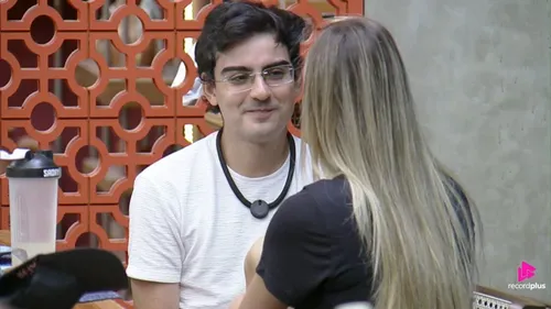 
					Resumo A Fazenda 17: casamento Saory e Dudu e papo camisinha
				
				