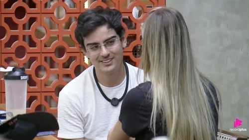 
					Resumo A Fazenda 17: casamento Saory e Dudu e papo camisinha
				
				