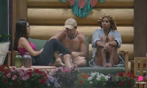 
					A Fazenda 17: Saory polemiza ao apontar trisal com Kathy: ‘Tapinhas'
				
				