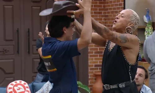 
					Resumo A Fazenda: Saory joga panela, Duda faz acusação e Carol debocha
				
				