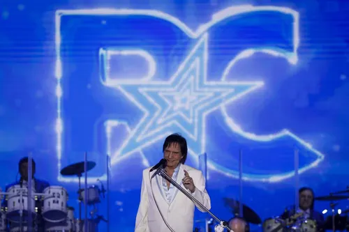 
					Roberto Carlos sofre acidente em gravação e é atendido em hospital
				
				