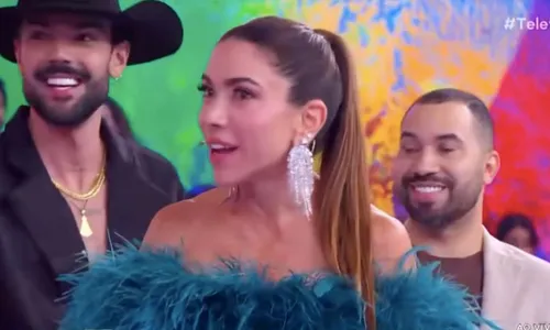 
					Ronaldo pede emprego no SBT e Daniela Beyruti choca com resposta; veja
				
				