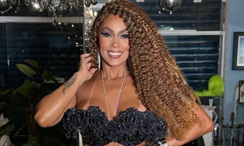   					Rosiane Pinheiro resgata foto rara com Carla Perez e Scheila Carvalho  				  				