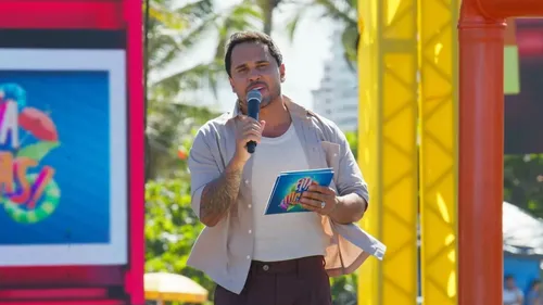 
					Lucas Guimarães faz nova reflexão após término: 'Mundo desabando'
				
				