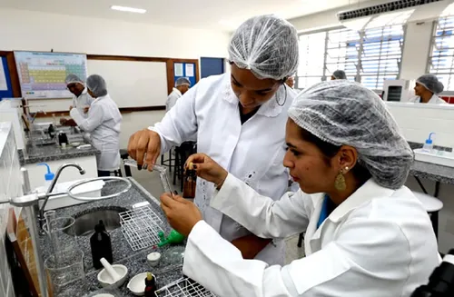 
				
					SEC inscreve para mais de 18 mil vagas de cursos técnicos na Bahia
				
				