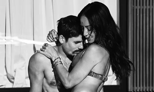
					Sabrina Sato exibe momento íntimo com Nicolas Prattes e Ivete responde
				
				