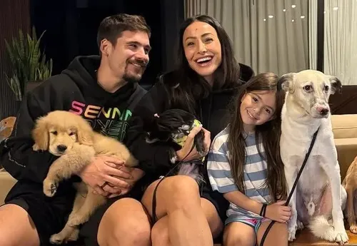 
					Sabrina Sato exibe momento íntimo com Nicolas Prattes e Ivete responde
				
				