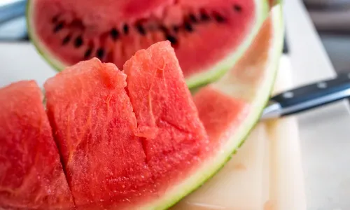 
					Saiba porque comer melancia em jejum deixa a pele perfeita e saudável
				
				