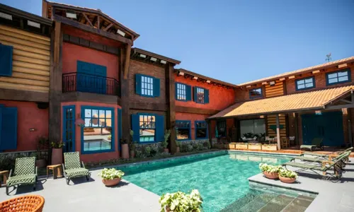 
					A Fazenda 17: Carelli surpreende Carol com declaração ao pé do ouvido
				
				