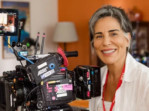 
					Sexa: filme dirigido e protagonizado por Gloria Pires estreia no país
				
				