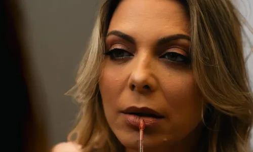 
					Sheila Mello surge sem roupa e arranca suspiros da web: 'Furacão'
				
				