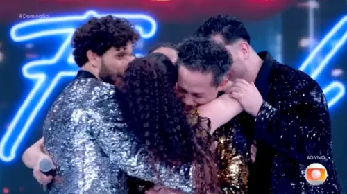 
					Silvero Pereira vence a 'Dança dos Famosos 2025' após edição icônica
				
				