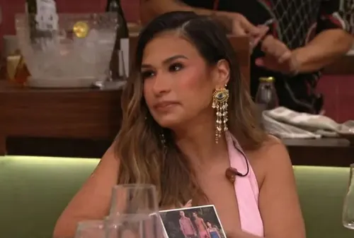 
					Simone Mendes choca ao revelar que foi presa nos EUA: 'Botaram algema'
				
				