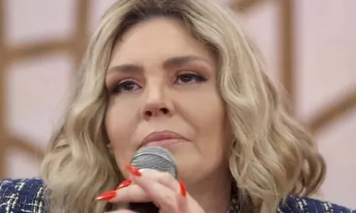 
					Simony é condenada a indenizar ex-noivo após acusações graves
				
				