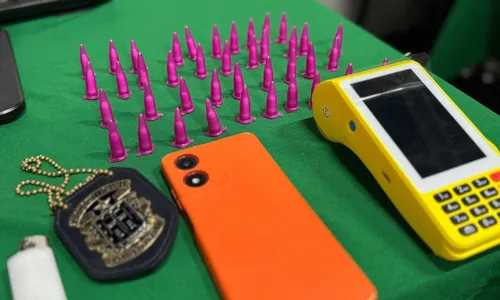 
				
					Suspeito de tráfico de drogas é preso por policiais infiltrados na BA
				
				