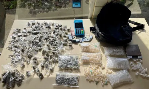 
				
					Suspeito de tráfico é preso com mais de 600 porções de drogas
				
				