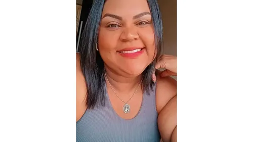   				  					Técnica de enfermagem morre após carro cair em mata na Bahia  				  				