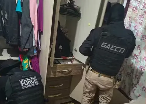 
					Tenente-coronel da PM é preso suspeito de encobrir milícia na Bahia
				
				