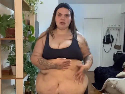 
					Thais Carla anuncia nova cirurgia e revela peso atual após bariátrica
				
				