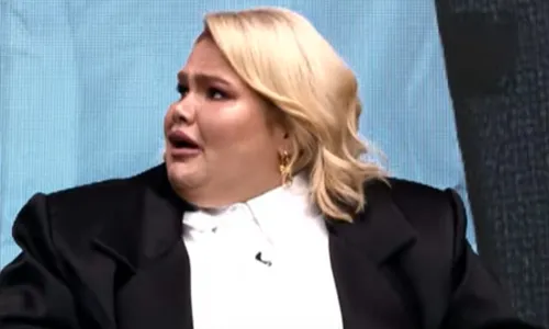 
				
					Thais Carla chora ao revelar pedido das filhas: 'É triste'
				
				