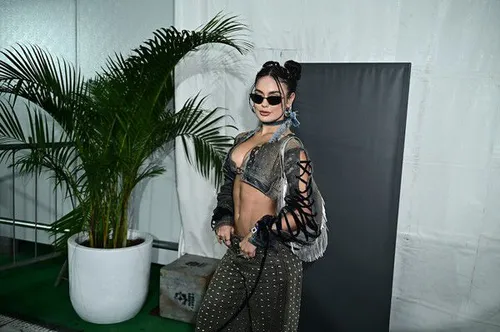 
					The Town: Vitória Strada, Sasha e mais famosas ousam em looks
				
				