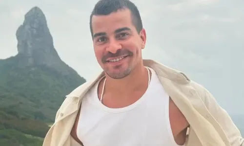 
					Thiago Martins desabafa após problema no pulmão e perder 7 kg
				
				