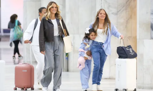 
					Esposa de César Tralli exibe bastidores de estreia no Jornal Nacional
				
				