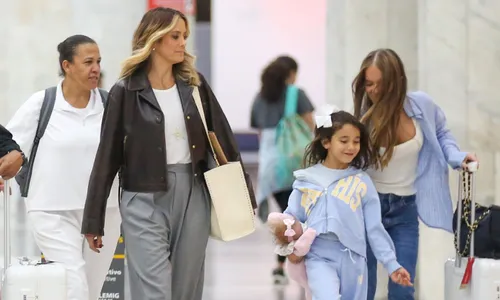 
					Ticiane Pinheiro e filha mudam de cidade em noite especial para Tralli
				
				