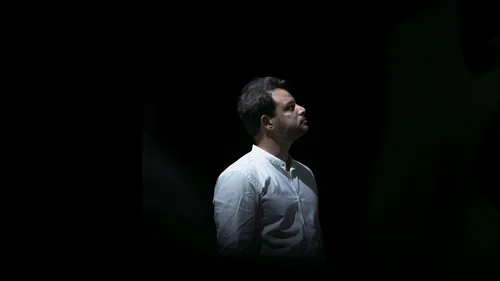 
					Trabalhar muito não é o mesmo que construir algo grande
				
				