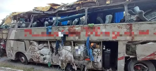   					Tragédia  Ônibus envolvido em acidente com 17 mortos voltava da Bahia  				  				