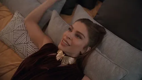 
					'Três Graças': Arminda entra em clima de 'pegação' durante roubo
				
				