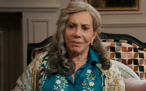 
					'Três Graças': Arminda surpreende, evita morte da mãe e é detonada
				
				