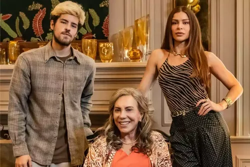 
					Três Graças: Arminda planeja se livrar do filho após a mãe
				
				