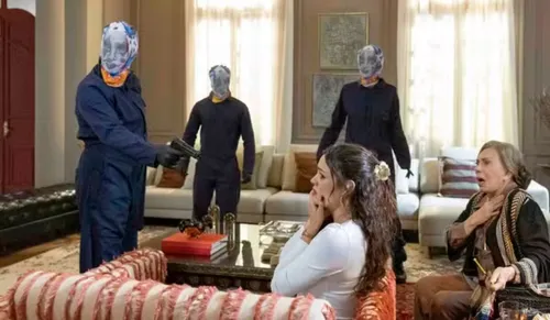 
					Três Graças: Ferette e Arminda acusam personagem por roubo de estátua
				
				