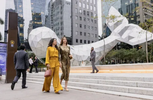 
					'Três Graças': Zenilda humilha Arminda na porrada ao descobrir traição
				
				