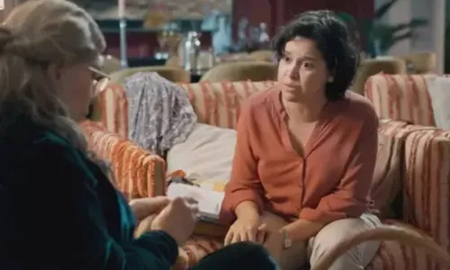 
					Três Graças: Ferette se vê em perigo e ordena assassinato da cuidadora
				
				