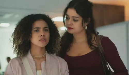 
					'Três Graças': Joélly revela desejo para bebê e expõe seu grande medo
				
				