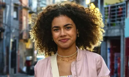 
					'Três Graças': Joélly deixa Raul no passado e engata novo romance
				
				