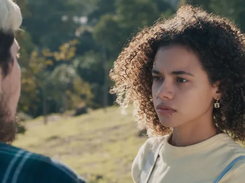 
					'Três Graças': Joélly deixa Raul no passado e engata novo romance
				
				