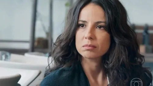 
					'Três Graças': personagem surpreende e tem noite quente com bandido
				
				