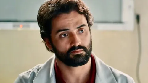 
					'Três Graças': inimigo cruza caminho de Ferette e prisão provoca caos
				
				