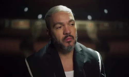 
					Belo abre o jogo e revela identidade de loira misteriosa em show
				
				