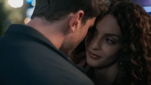 
					'Três Graças': Lorena assume romance com Juquinha e sofre com vilão
				
				