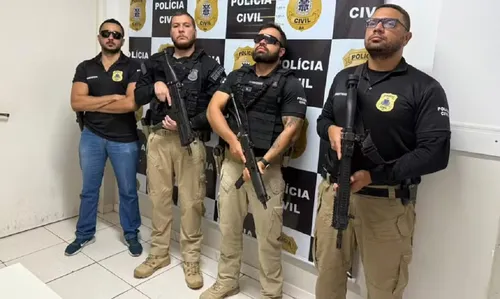 
					Três pessoas são presas em operação contra organização criminosa
				
				